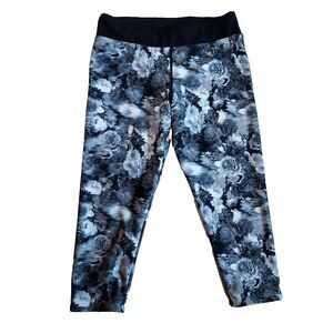 TYR Capri Leggings Small 4 6 Stretch Black Gray Watercolor Floral Elastic Waist